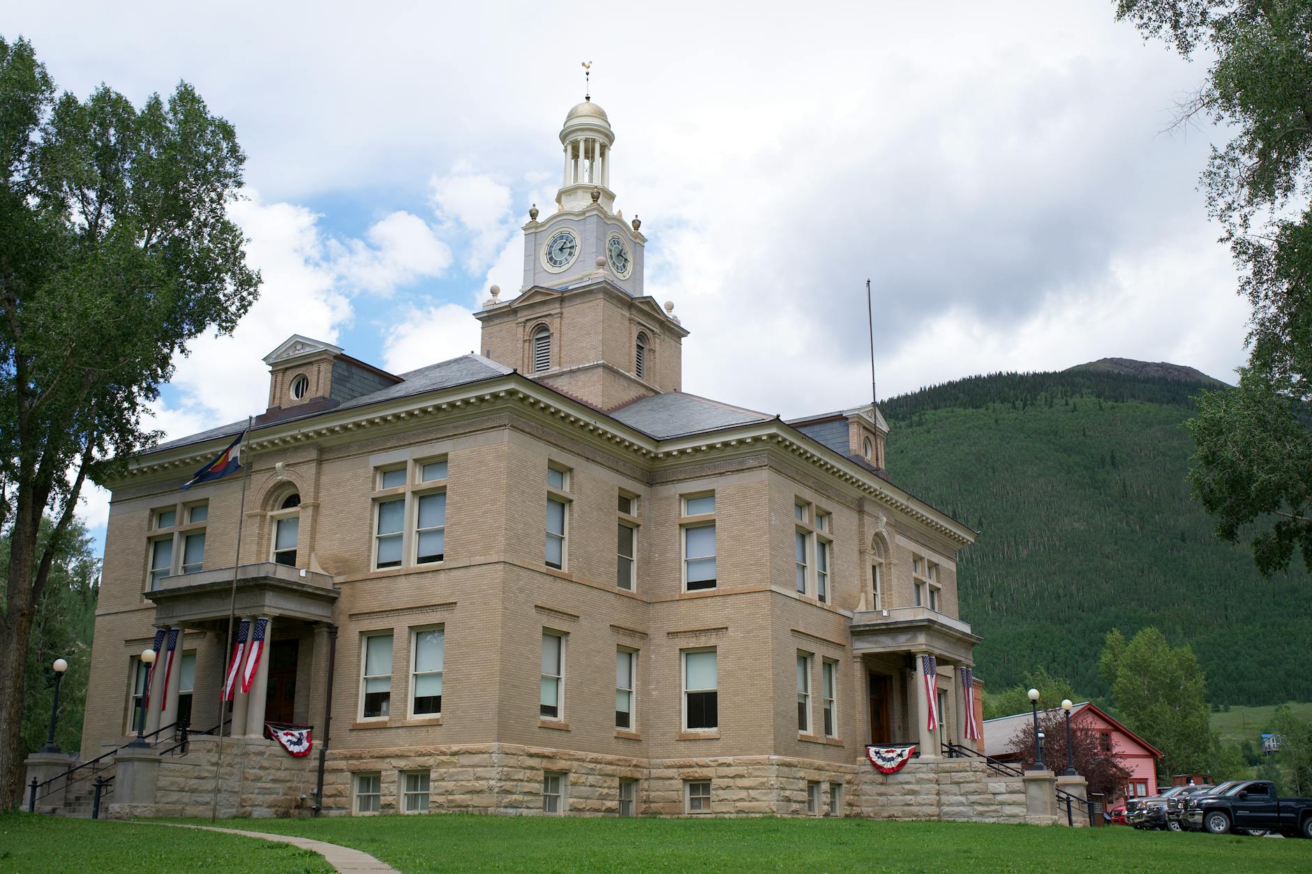 State government courthouse building representing legal authority and coordination