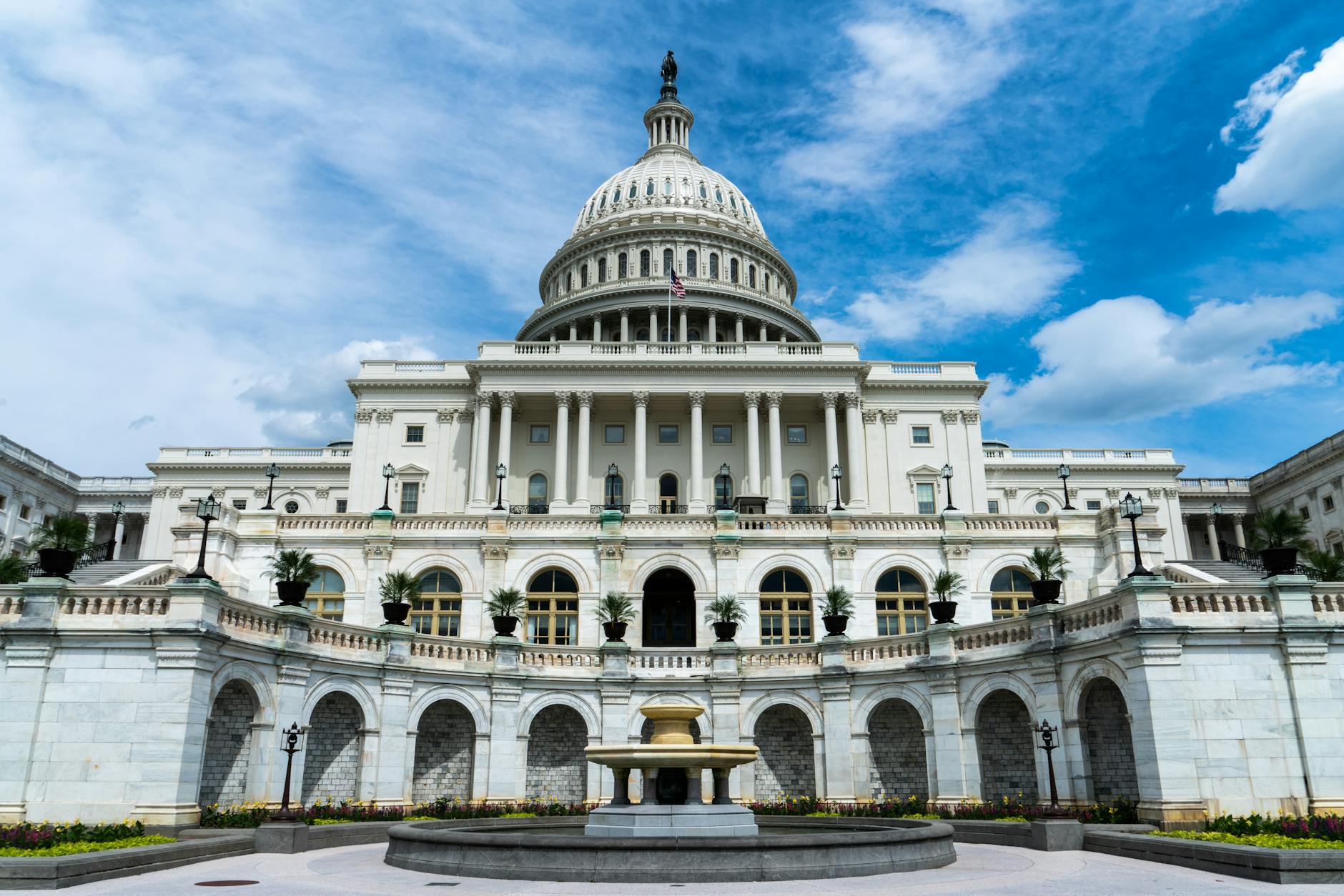 Federal government building representing the source of funding disputes between Washington and sanctuary cities